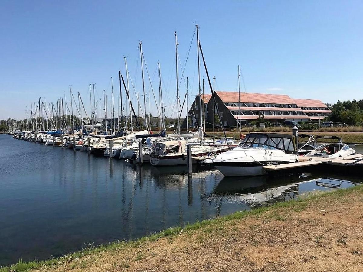 Ijsvogel Apartment, Duplex Family Home 4-Bed Located On The Largest Saltwater Lake Bruinisse Exterior photo