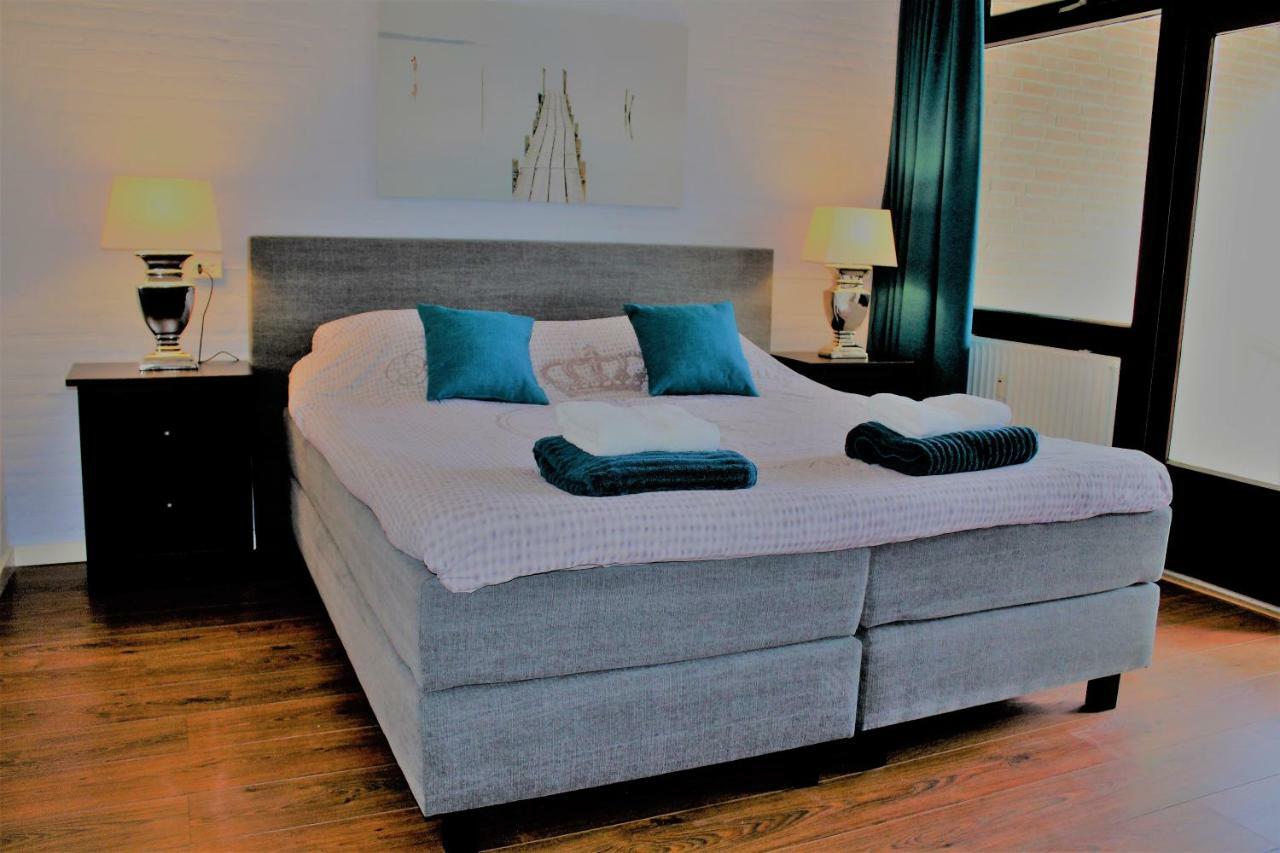 Ijsvogel Apartment, Duplex Family Home 4-Bed Located On The Largest Saltwater Lake Bruinisse Exterior photo